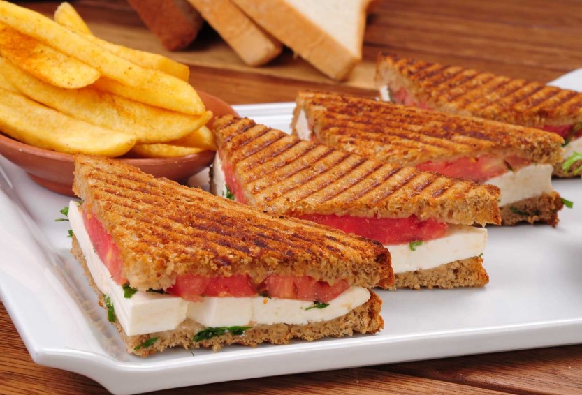 C-) Beyaz Peynirli Tost